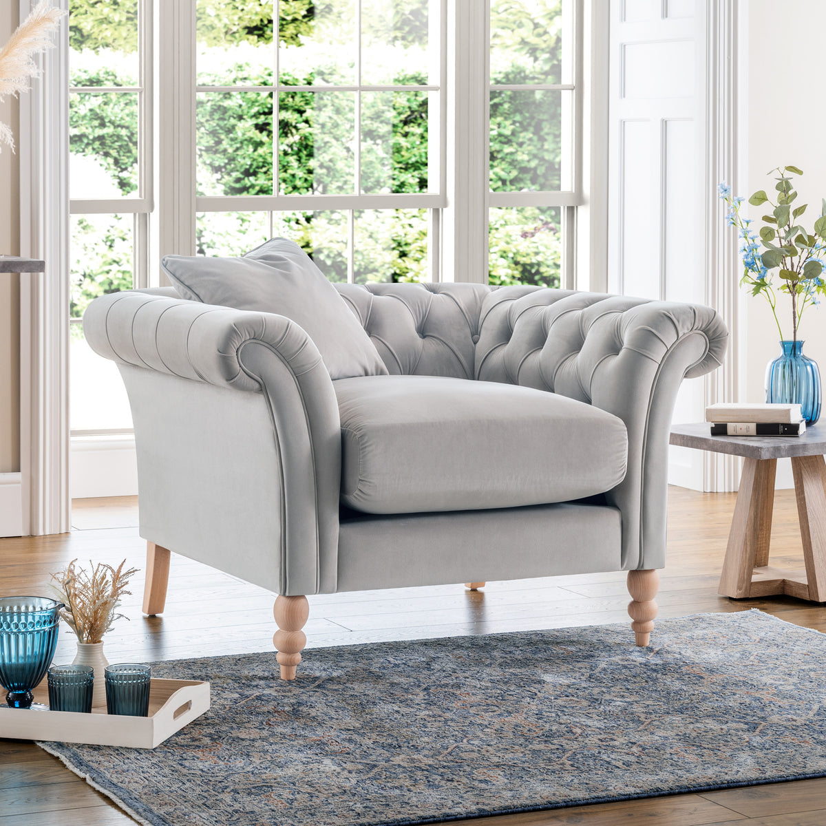 Balmoral Chalk Velvet Chesterfield Living room chair
