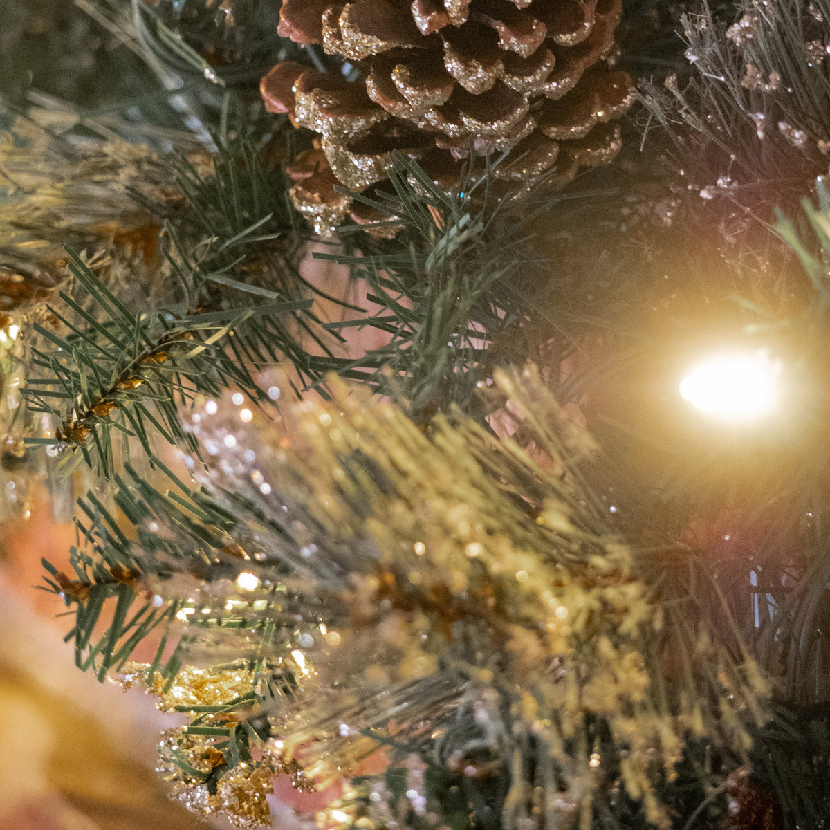 Glittery Warm White LED Gold 24" Wreath