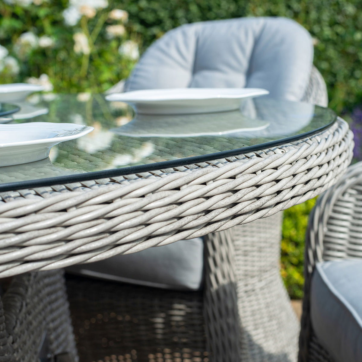 Maze Oxford 4 Seat Round Rattan Dining Set with Heritage Chairs