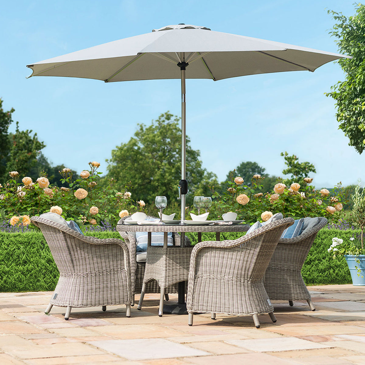 Maze Oxford 4 Seat Round Rattan Dining Set with Heritage Chairs