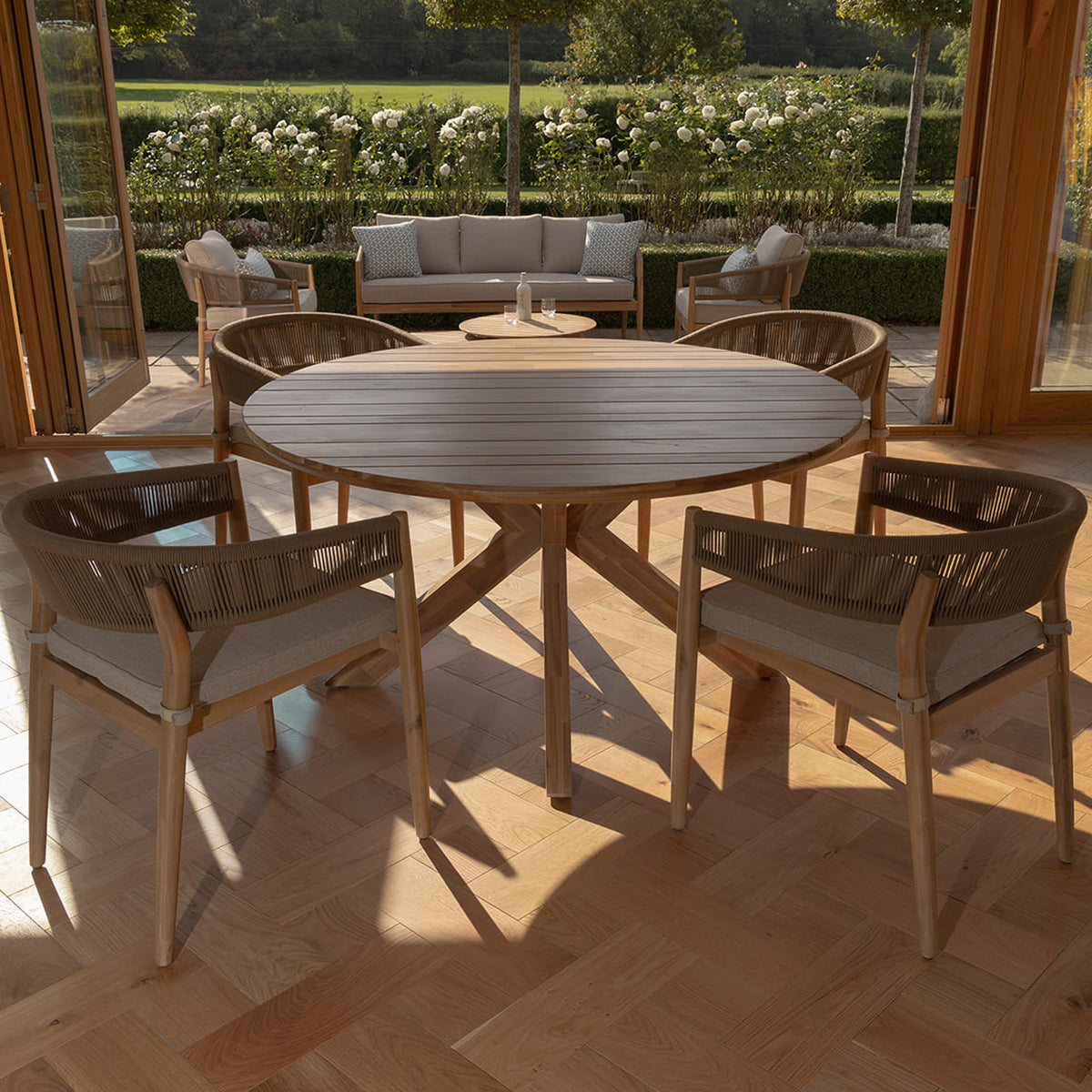 Maze Porto 4 Seat Round Dining Set with 140cm Round Table