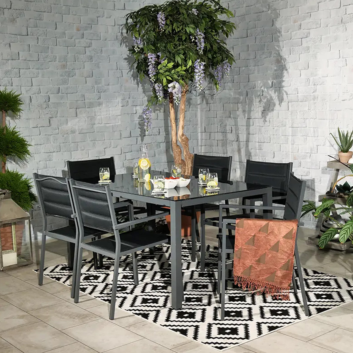 Sorrento 6 Seater Dining with Parasol from Roseland Furniture