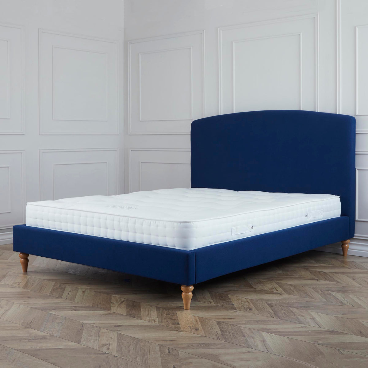 Premium Luxury Mylor Mattress bedroom image