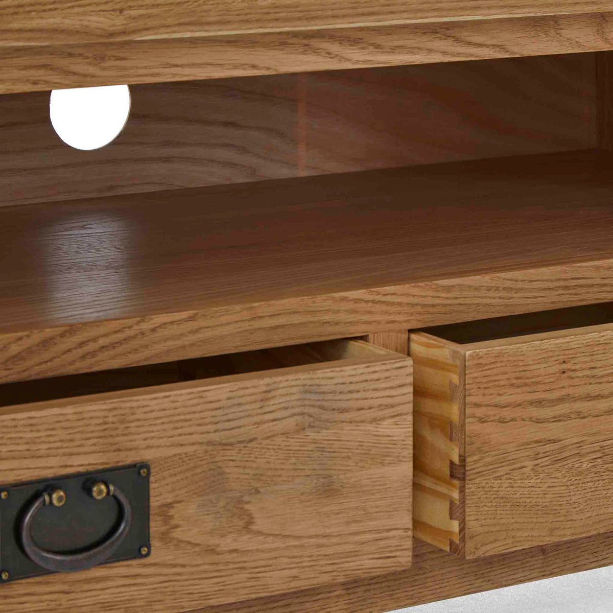 Zelah Oak 200cm TV Stand - Close up of dovetail joints on drawers