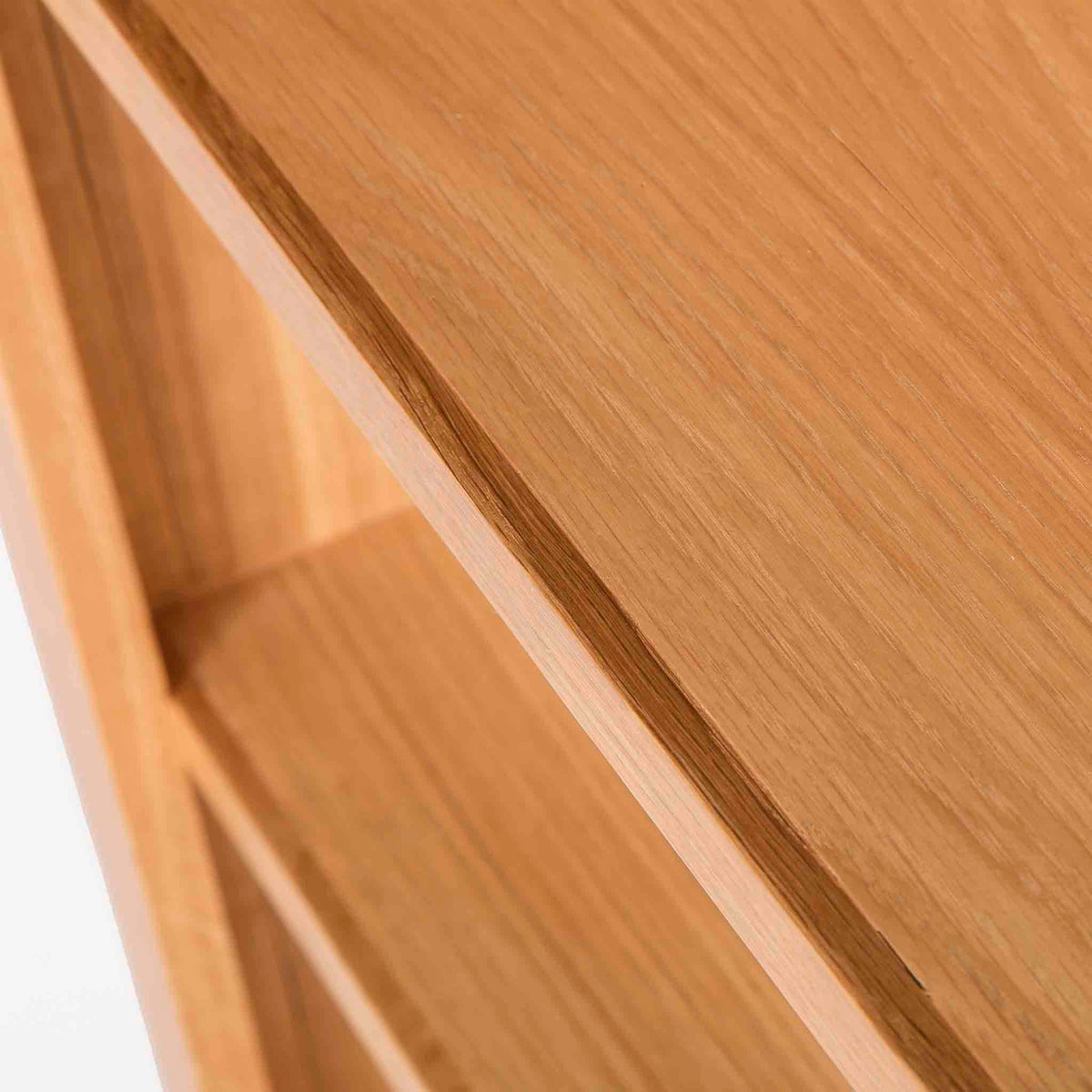 London Oak Large Bookcase - Close up of shelf edging