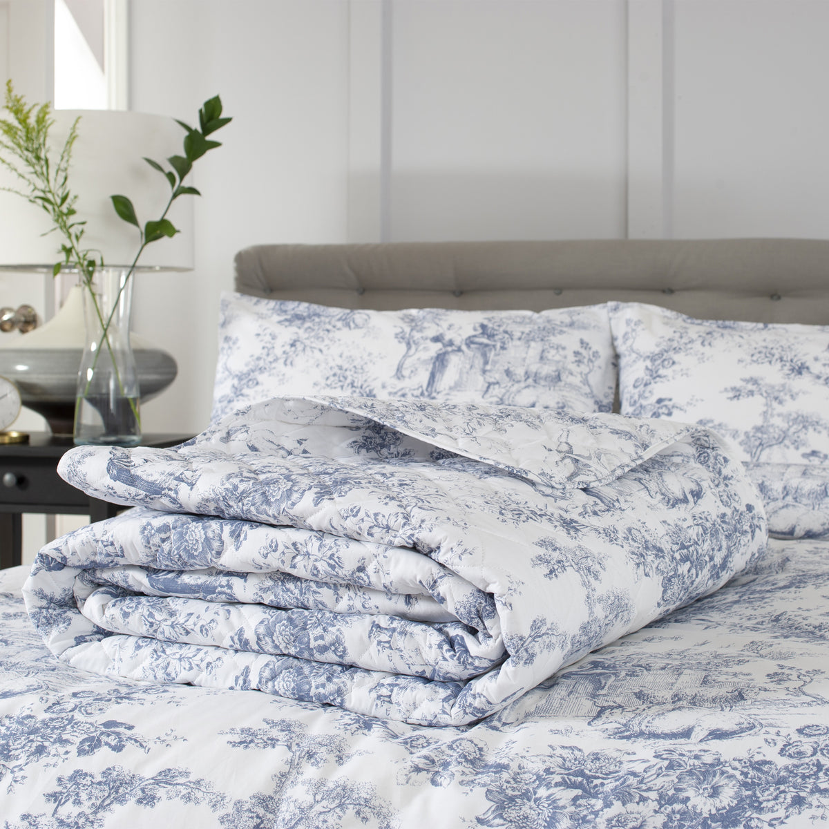 Toile Bedspread Double Blue from Roseland Furniture