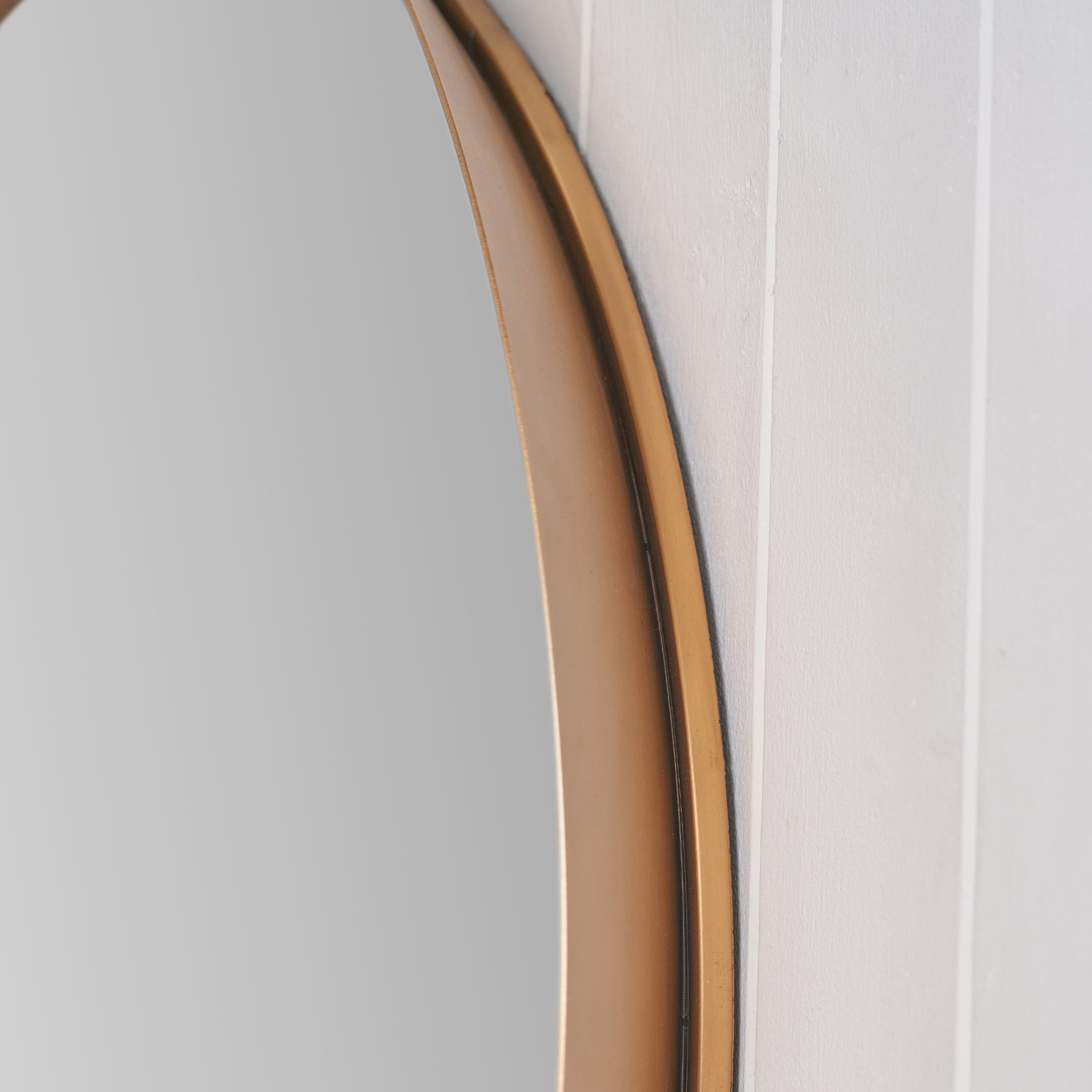 Venice Angled Frame Round Wall Mirror BGold S from Roseland Furniture