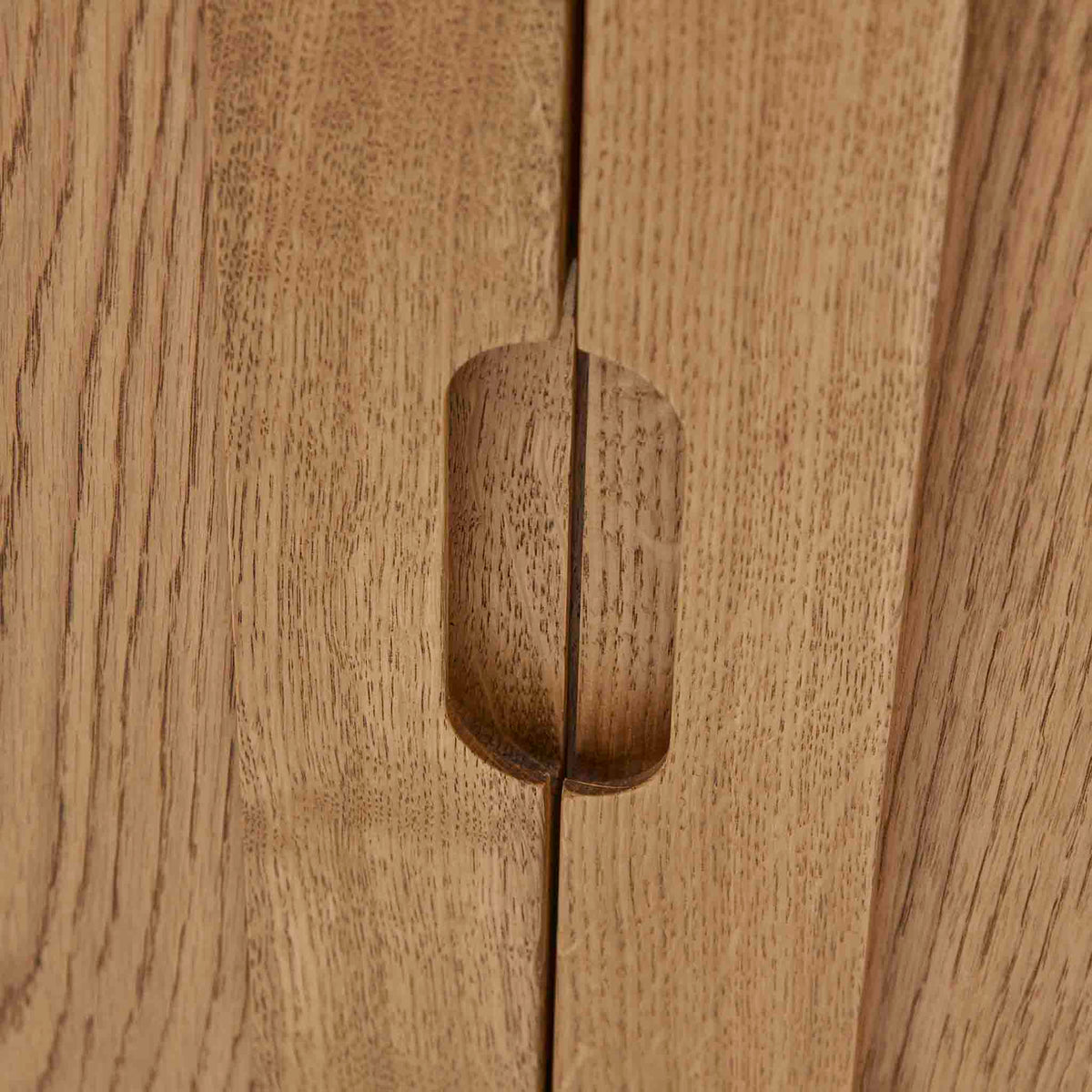 Harvey Oak Triple Wardrobe by Roseland Furniture