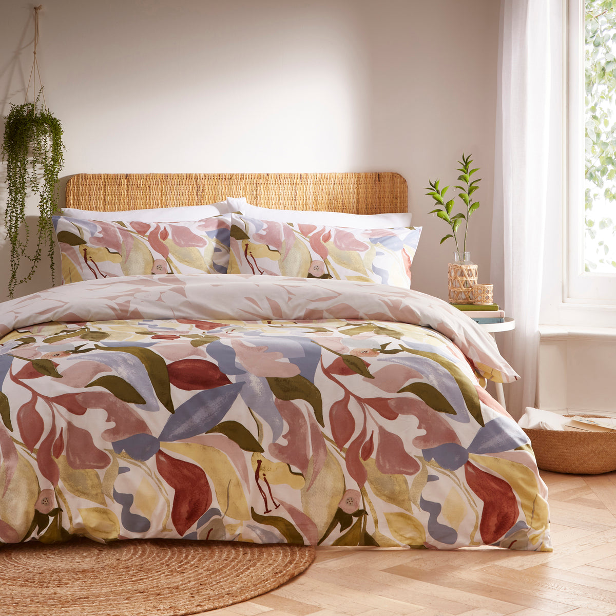 Amarosa Abstract Floral Duvet Set