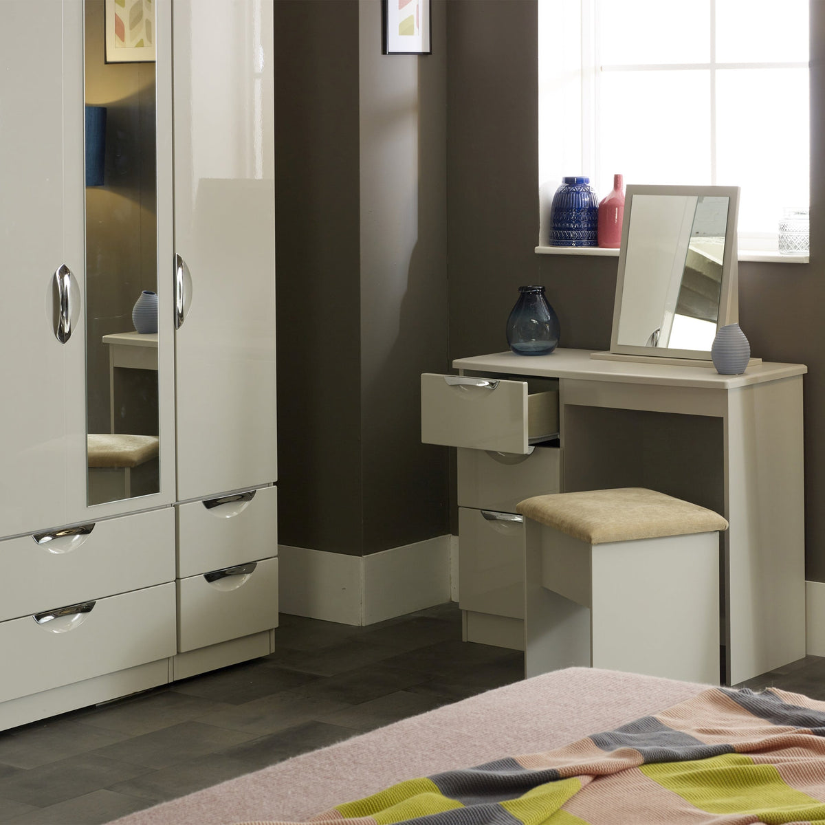 Beckett Gloss Dressing Table with Stool Beckett Gloss Dressing Table with Stool