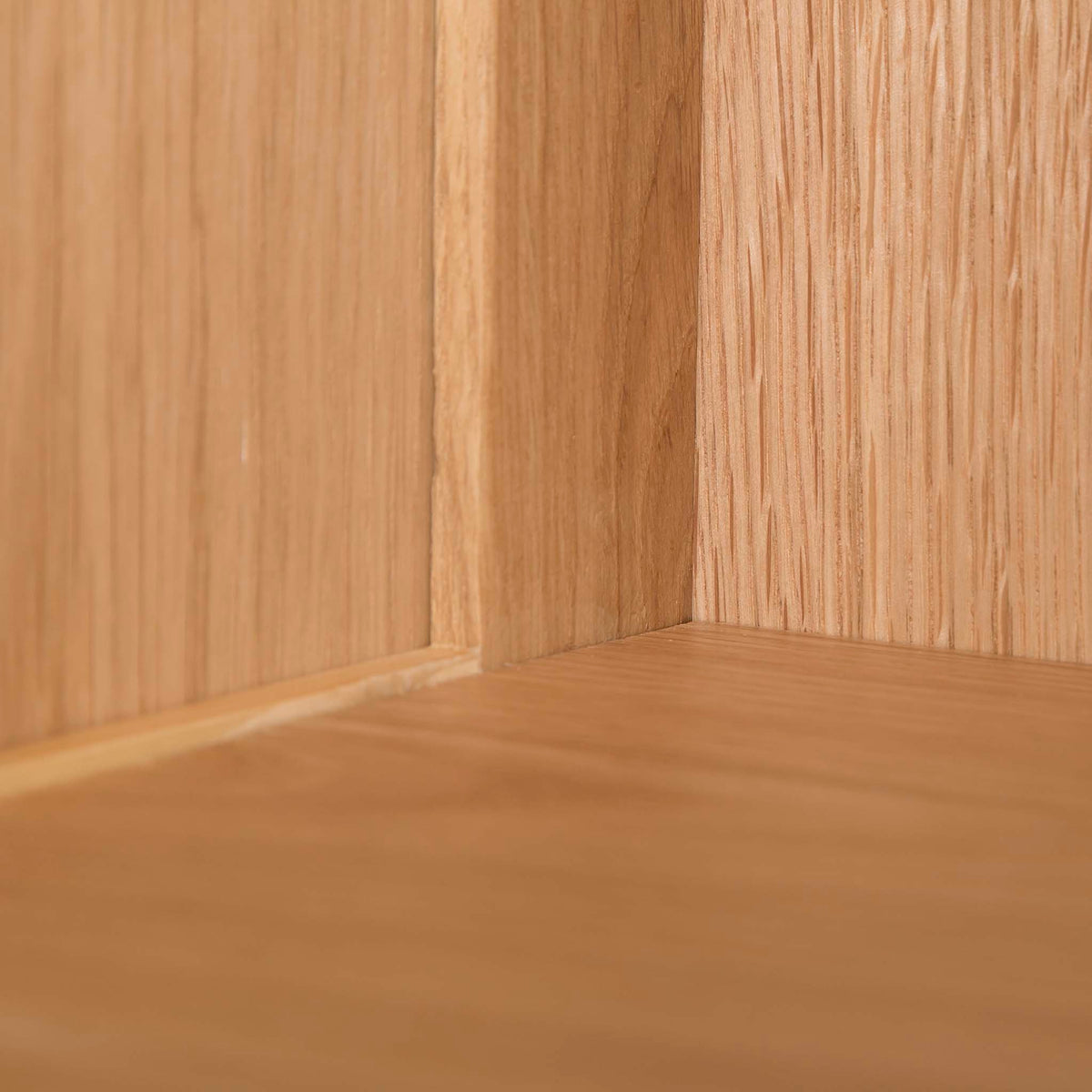 Abbey Waxed Small Low Oak Bookcase - Close up of corner at back of shelf
