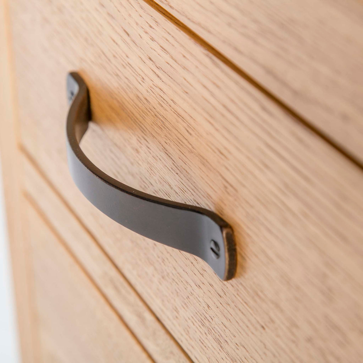 Abbey Waxed 3 Drawer Small Oak Bedside Table - Close up of drawer handle