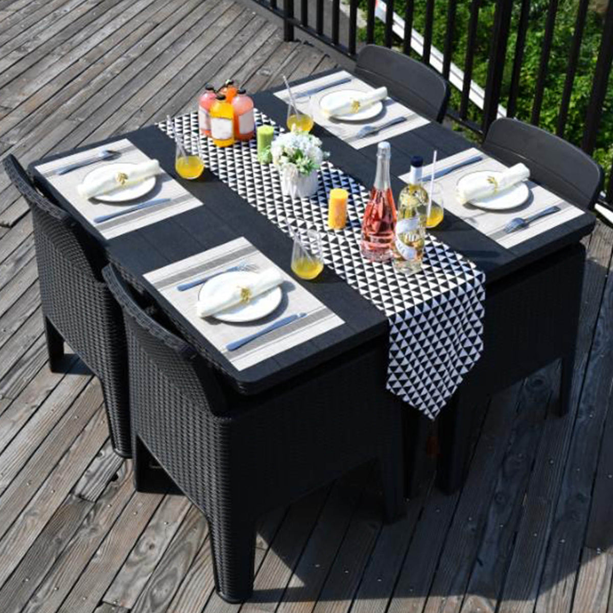 Faro 4 Seat Black Cube Dining Set Lifestyle Setting
