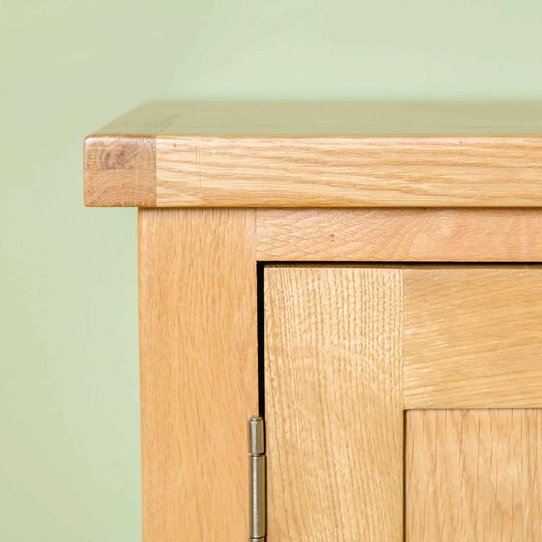 London Oak 3 Drawer Sideboard - Close up of top corner