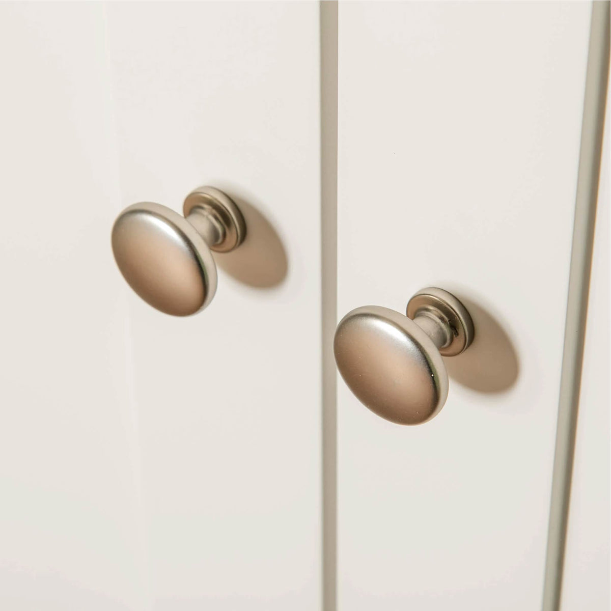 Farrow White Triple Wardrobe door knobs