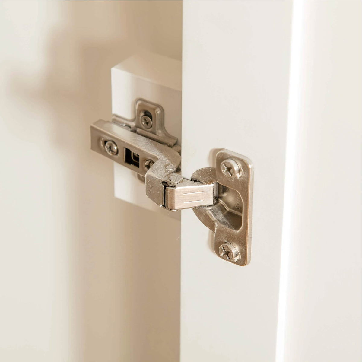 Farrow White Triple Wardrobe door hinge view