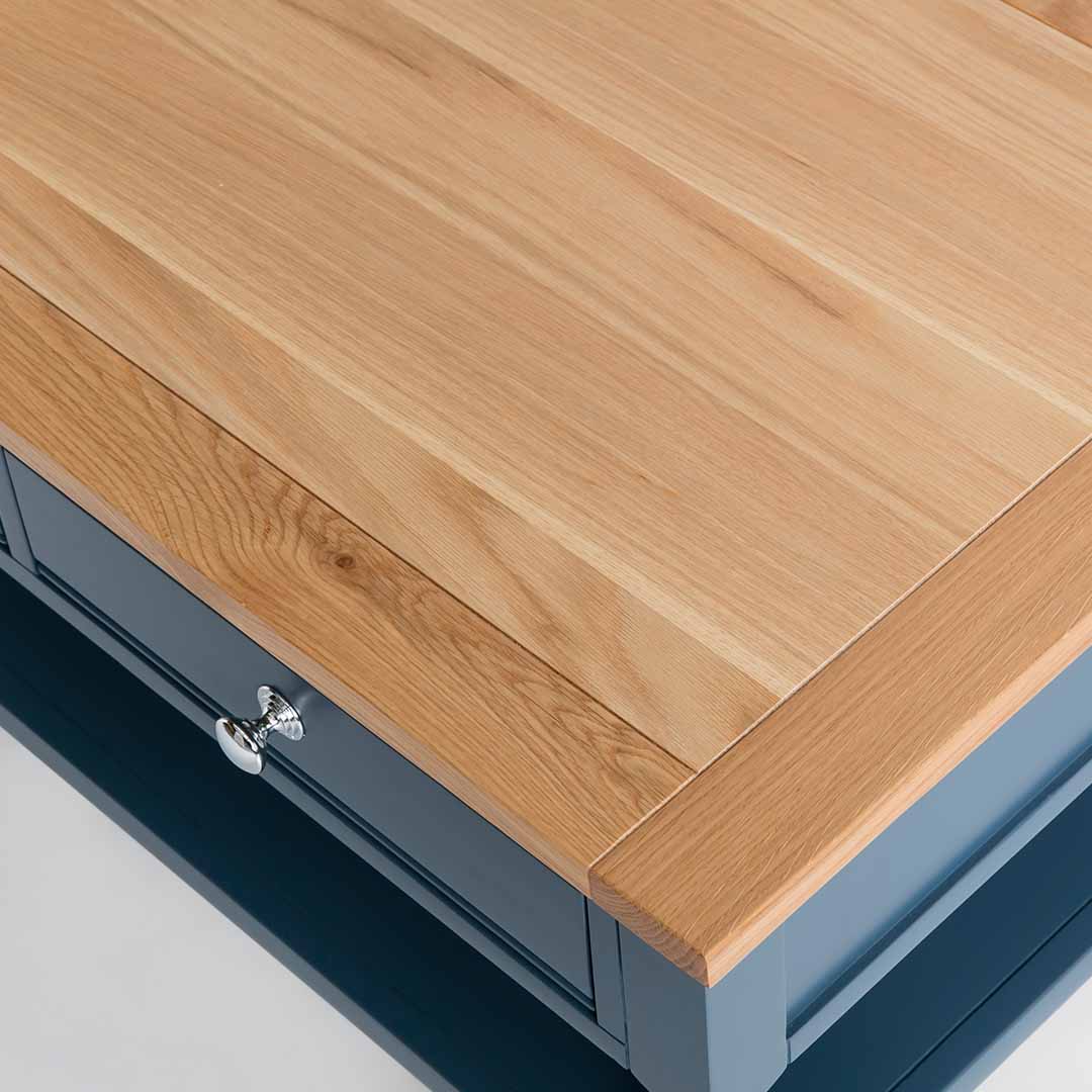 Close up of the oak top on the Chichester Stiffkey Blue Coffee Table