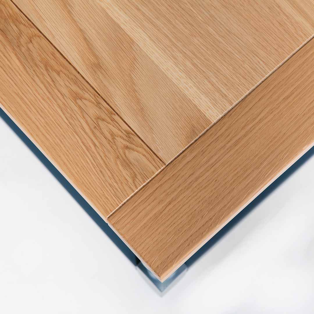 Close up of oak top wood grain on the Chichester Stiffkey Blue Coffee Table