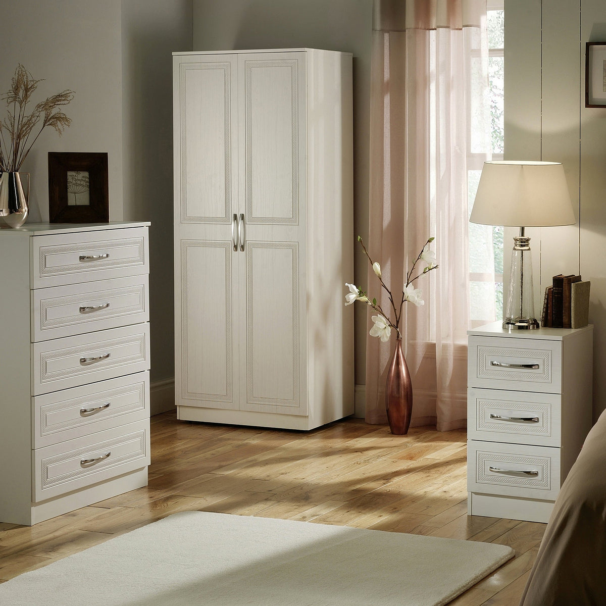 Killgarth White Wireless Charging 3 Drawer Bedside Cabinet for bedroom