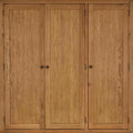 Zelah Oak Triple Wardrobe with Drawers - Close up of wardrobe doors