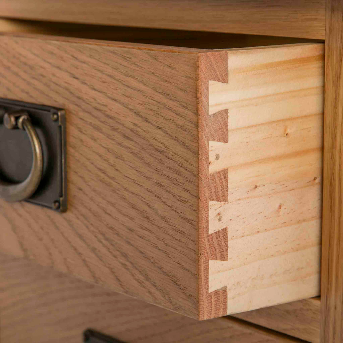 Surrey Oak 2 Over 3 Chest of Drawers - Close up of Dovetail Joints on Drawer