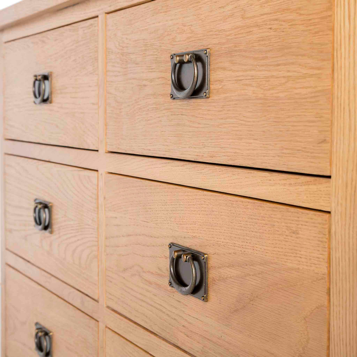 Surrey Oak Large Chest Of Drawers - Close up of drawer fronts from side view