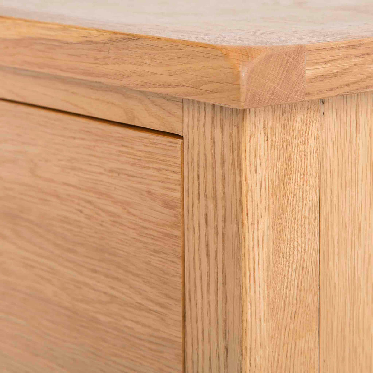Surrey Oak waxed 5 drawer wide chest - Close Up of Top Corner