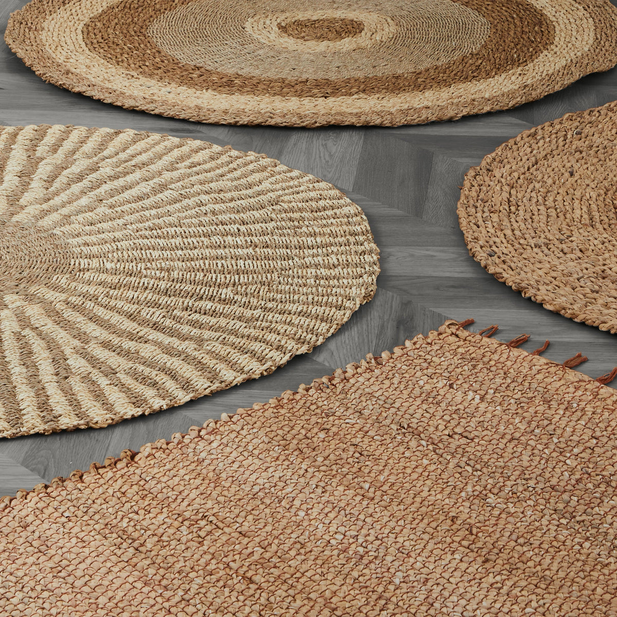 Woven Two Tone Seagrass and Corn Husk Leaf Round Rug