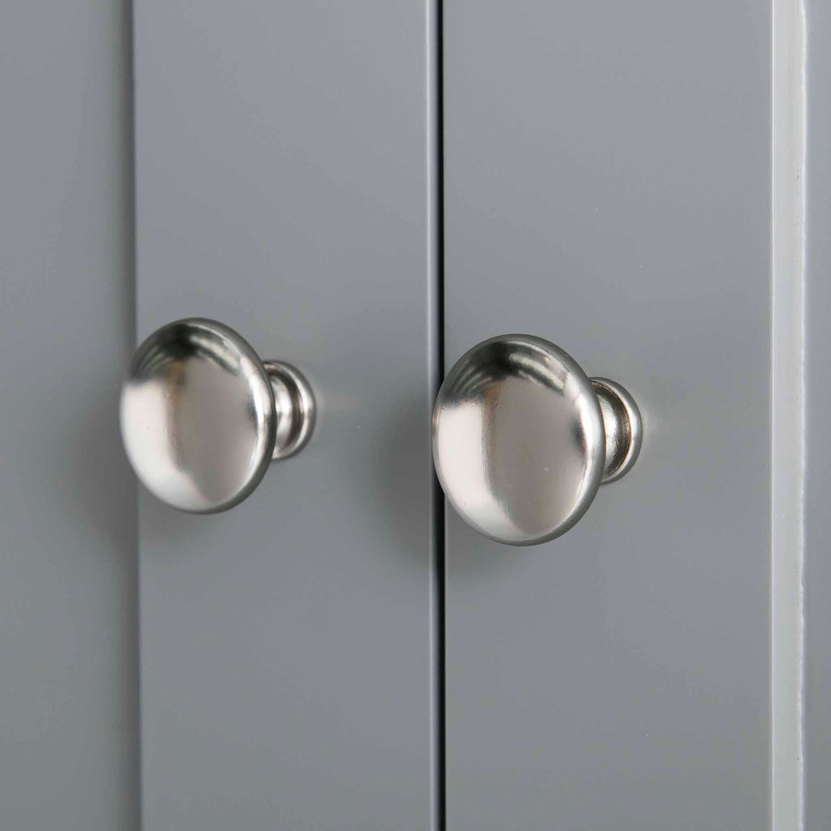 Cornish Grey Double Wardrobe - Close up of wardrobe handles