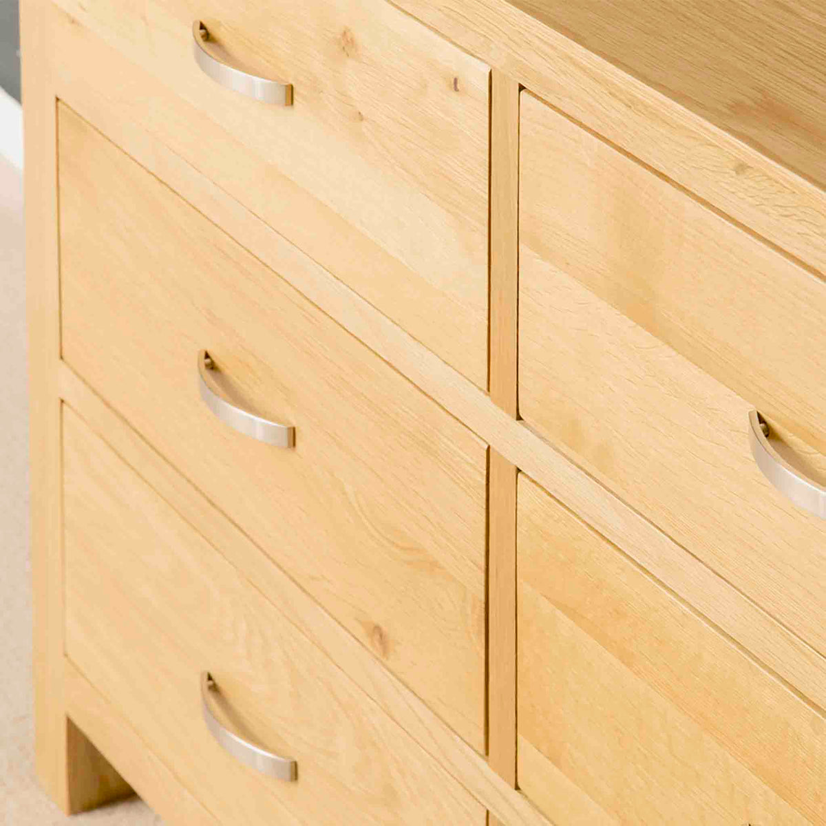 London Oak Large 6 Drawer Chest of Drawers - Close up of drawer fronts