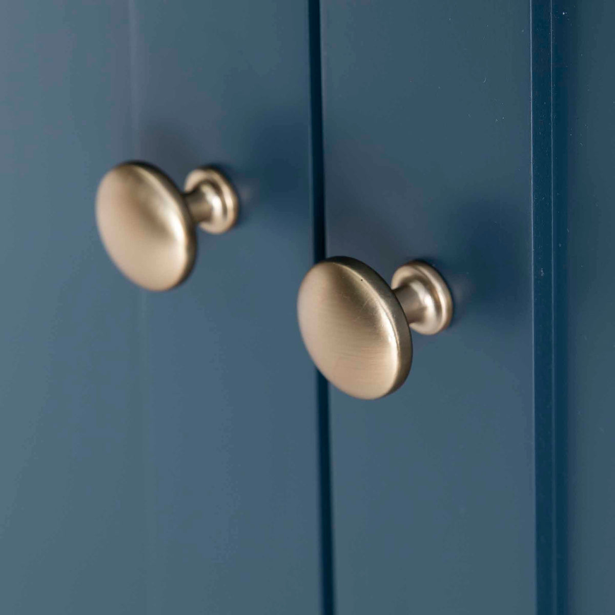Stirling Blue Double Wardrobe - Close up of wardrobe door handles