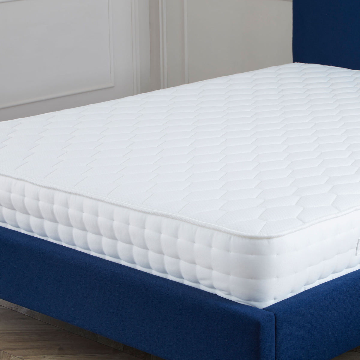 Roseland Sleep Classic Pocket Sprung Memory Foam Quilted Mattress lifestyle close up